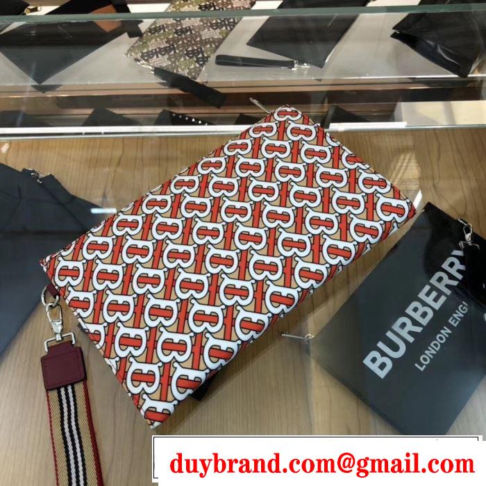ポーチ   バーバリー限定アイテムが登場  BURBERRY 通勤通学どちらでも使え