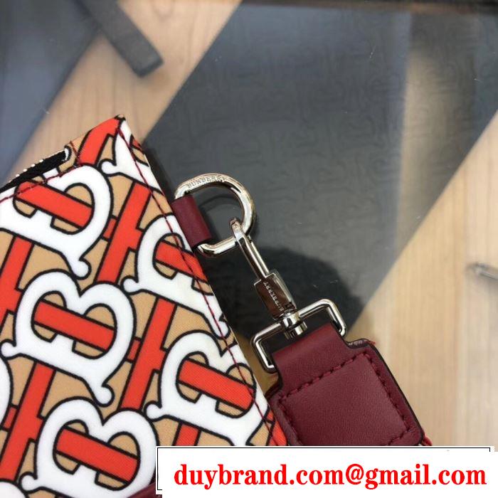 ポーチ   バーバリー限定アイテムが登場  BURBERRY 通勤通学どちらでも使え