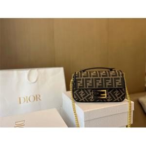 Túi đeo chéo FenDi Nữ siêu cấp canvas chất lượng cao 2022 thanh lịch quyến rũ 