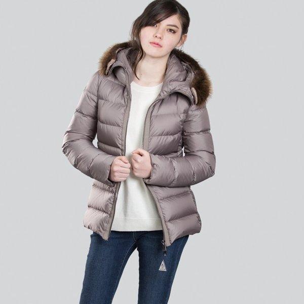 Trong bản dịch Moncler Moncler...