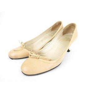 Christian Lubutan Christian Louboutin bơm hạnh nhân