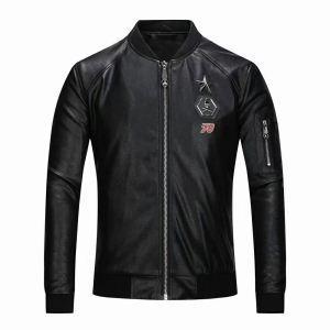 Sự xuất hiện với một giá tuyệt vời Philippein Philipp plein là hoàn hảo để đi ra ngoài vào mùa thu