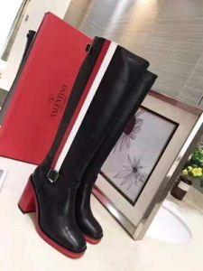 Giày dài có các mặt hàng nổi t...