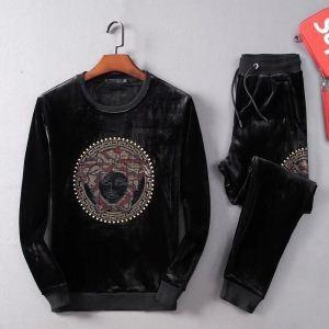 Xu hướng của mùa này Versace V...
