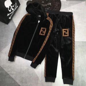 Số lượng hạn chế bán đặc biệt Fendi ở nước ngoài Fendi phổ biến trong mùa này