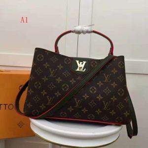 Túi xách Louis Vuitton khóa vặn cao cấp 