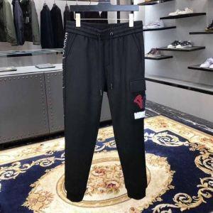 Quần áo Moncler vẫn 100%mới đà...