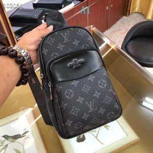 Người nổi tiếng thanh lịch Túi thắt lưng sang trọng Face Elegant Face Louis Vuitton với một hợp thời trang _ Louis Vuitton Louis Vuitton_ Thương hiệu giá rẻ 