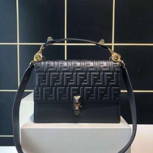 Kan Iblack Leather Bag8bt283a417f0kur Fendi giá rẻ Fendi Smart Business Bag