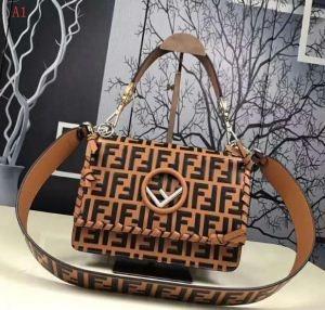 Kan I Fbag trong PU8BT284A7T5F0KURFENDI