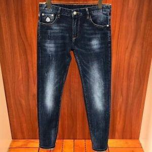 Một thương hiệu mới Moncler Mo...