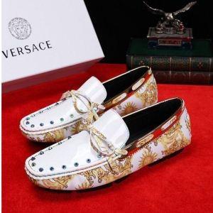 Bán phổ biến ổn định linh hoạt thời trang thời trang kinh doanh đầy đủ giày nam đen trắng Versace versace giá rẻ