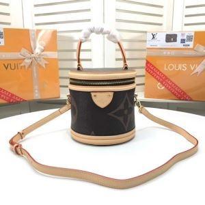 Vai vai của Vuitton Louis Vuitton Siêu chất lượng Người bảo lãnh cực kỳ chất lượng Công suất lớn vượt qua phụ nữ đi làm quanh năm