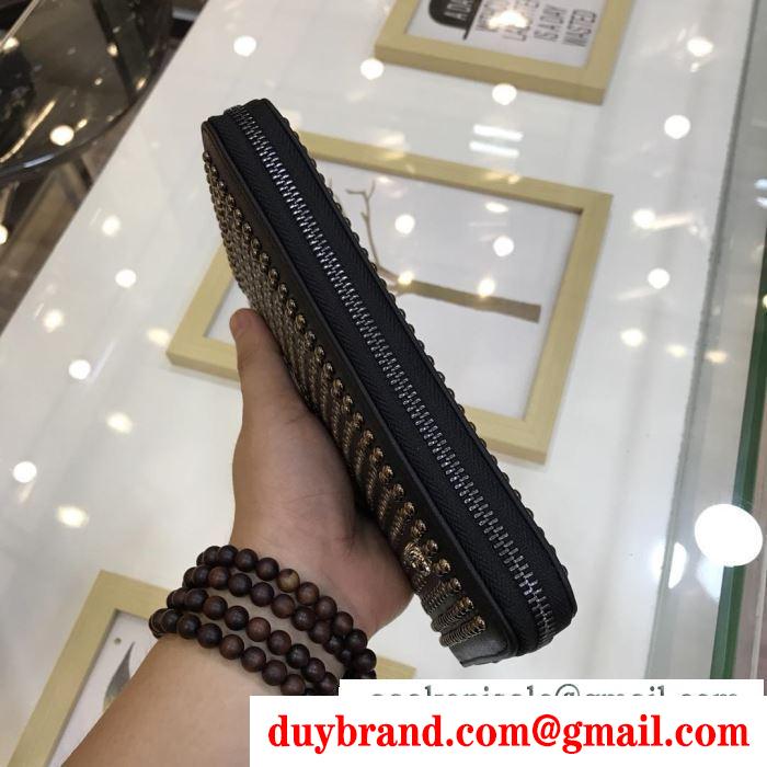 VERSACE ヴェルサーチ 財布 コピー メンズ ジップ長財布 ブラック ユニークなデザインに大人気 ブラック ロゴ入り 最安値