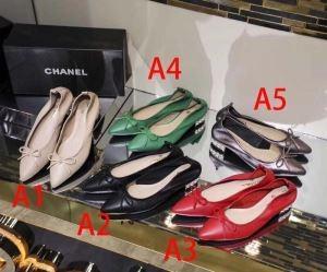 Giày phụ nữ rất phổ biến Bộ sư...
