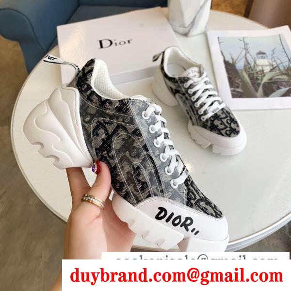 ディオール レディース シューズ 有名人などにも愛用アイテム dior コピー ロゴカバー コーデ ブラック ホワイト 最低価格