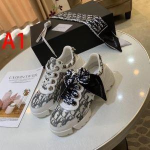 Những món đồ giày phụ nữ Dior ...