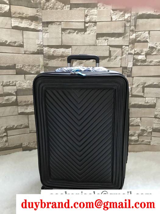    きれいめな印象で着こなし  トランク  2019ss先どりトレンド