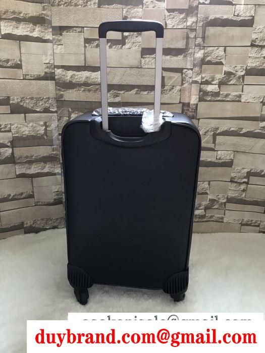    きれいめな印象で着こなし  トランク  2019ss先どりトレンド