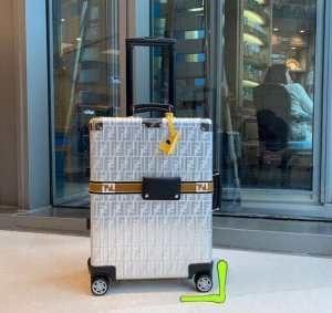 Mùa xuân / Mùa hè Yêu cầu vật phẩm thân cây Fendi Fendi Người nổi tiếng được lấy trong mùa này_fendy Fendi_ Thương hiệu giá rẻ (lớn nhất )