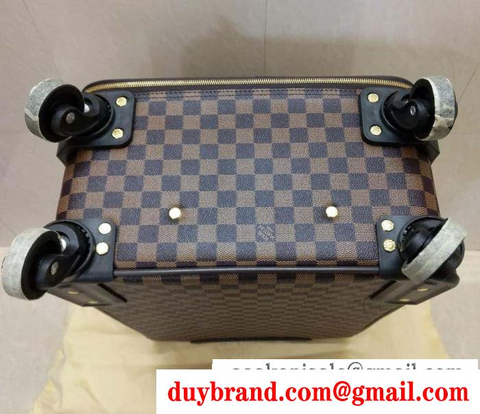 ルイ ヴィトン LOUIS VUITTON  トランク  2019春新色コスメ人気ブランド  抜け感のあるスタイルが完成