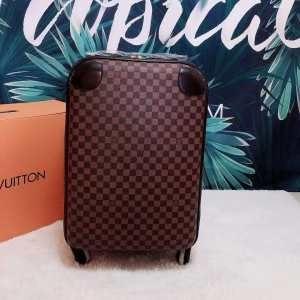 Louis Vuitton Louis Vuitton Tr...