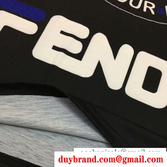 半袖Tシャツ  2019春夏の爽やかトレンド  フェンディ FENDI  トップスからチラ見える安心