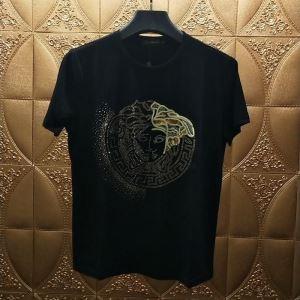 Xu hướng mùa xuân / mùa hè 2019 Kiểm tra những người nổi tiếng và người giải trí t -Shirt ngắn. Versace Versa_ Versace Versa_ Thương hiệu giá rẻ 