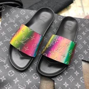 Một chiếc sandals cổ điển mới ...