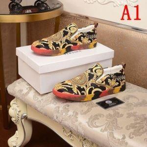 Phổ biến vào mùa xuân và mùa hè năm 2019 phổ biến trong Xu hướng mùa xuân / hè 2019 Versace Versace Giày thông thường 2 Màu sắc chọn_ Versace_ Thương hiệu giá rẻ (Lớp lớn nhất của )