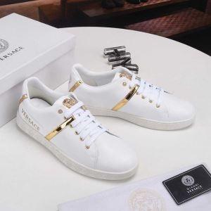 Xu hướng thời trang mùa xuân / mùa hè 2019 Xu hướng mới nhất Versace Versace 2 Giày màu được chọn _ Versace Versace_ Thương hiệu giá rẻ (Lớp lớn nhất của )