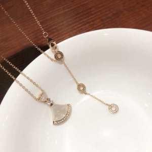 BVLGARI BVLGARI 2019 Thời trang mùa xuân / hè cũng được đăng trên vòng cổ tạp chí thời trang nổi tiếng