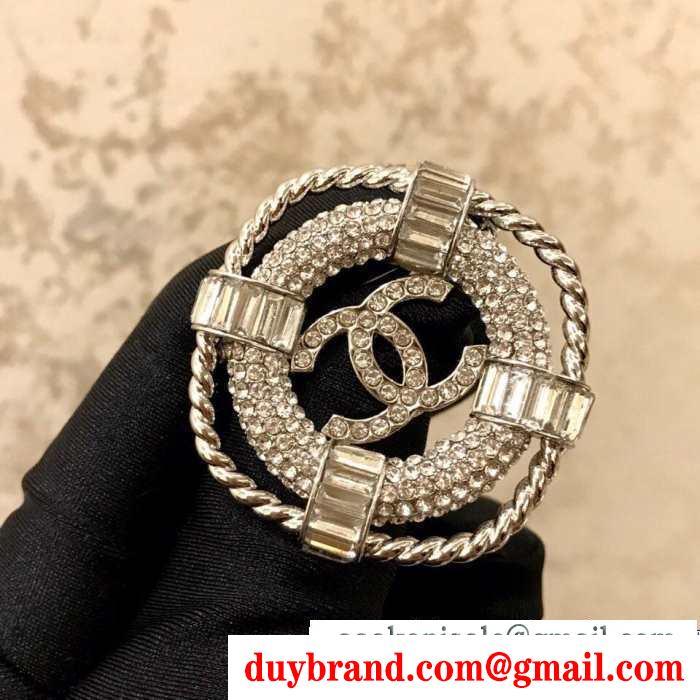 2019トレンド感満載なアイテム オシャレスタイルは今季も  chanel ブローチ