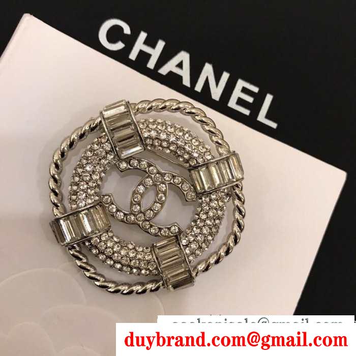 2019トレンド感満載なアイテム オシャレスタイルは今季も  chanel ブローチ