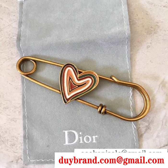夏に必須の定番アイテム ディオール dior ブローチ 注目ブランドは2019最新