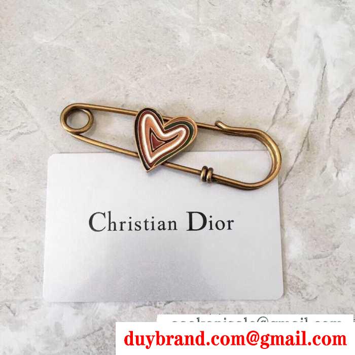夏に必須の定番アイテム ディオール dior ブローチ 注目ブランドは2019最新