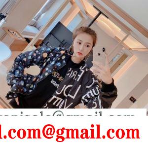 秋冬の色味が叶える華やかコーデ ルイ ヴィトン LOUIS VUITTON 寒い季節の王道アイテム ハーフコート秋冬らしいカジュアルな雰囲気を持つ