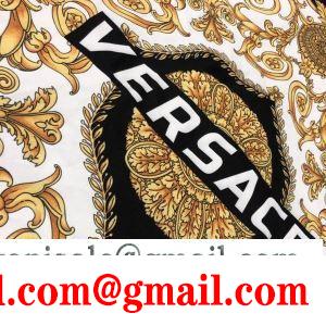 パーカー 秋らしさを演出できる ヴェルサー 冬ファッションコーデの幅も広がる チversace 秋冬トレンドを取り入れたコーデを楽しむ