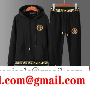 上下セット ナチュラルコーデに使いやすい ヴェルサーチ ほっこりと温かみのある雰囲気に VERSACE 2019秋冬におしゃれな着こなし 