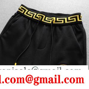 上下セット ナチュラルコーデに使いやすい ヴェルサーチ ほっこりと温かみのある雰囲気に VERSACE 2019秋冬におしゃれな着こなし