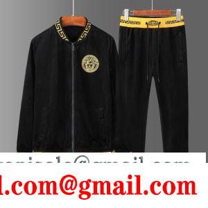 この秋におしゃれでかわいい着こなし 上下セット 2019秋冬におしゃれな着こなし ヴェルサーチVERSACE 秋冬のコーデの強い味方 
