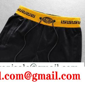この秋におしゃれでかわいい着こなし 上下セット 2019秋冬におしゃれな着こなし ヴェルサーチVERSACE 秋冬のコーデの強い味方