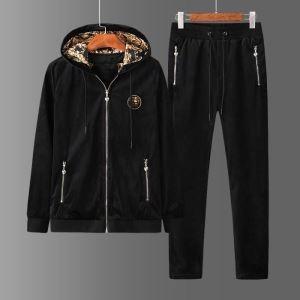 Lên và thấp hơn Set Easy -To -Move và Style Versace Một sự phối hợp cân bằng lạnh và thời trang Versace Cold Seas
