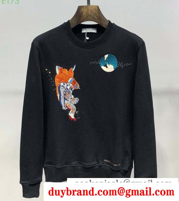 ヴァレンティノ valentino プルオーバーパーカー 2色可選 秋らしさを演出できる 2019秋冬におしゃれな着こなし