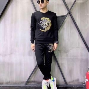 Lên và thấp hơn Versace Versace 2019 tọa độ mùa đông thời trang vào mùa thu và mùa đông.