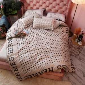 Bộ đồ giường 4 -Piece Đặt Hermes Hermes vào mùa thu và xu hướng mùa đông này cũng nhận thức được các xu hướng mới nhất _