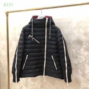 Dễ dàng -to -Move và Easy Style Moncler Moncler Down Áo khoác nam Dòng 3
