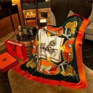 Có một tấm chăn vật liệu tự nhiên Hermes Hermes Hermes với mồ hôi tuyệt vời -hấp thụ nó là thuận tiện để gắn và loại bỏ nó _ hermes hermes_ thương hiệu giá rẻ 