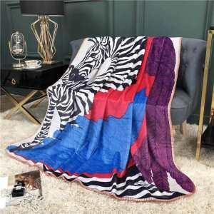 Quen thuộc với da. Chăn Hermes hấp dẫn mang lại cảm giác yên tĩnh và thoải mái cho chăn Hermes