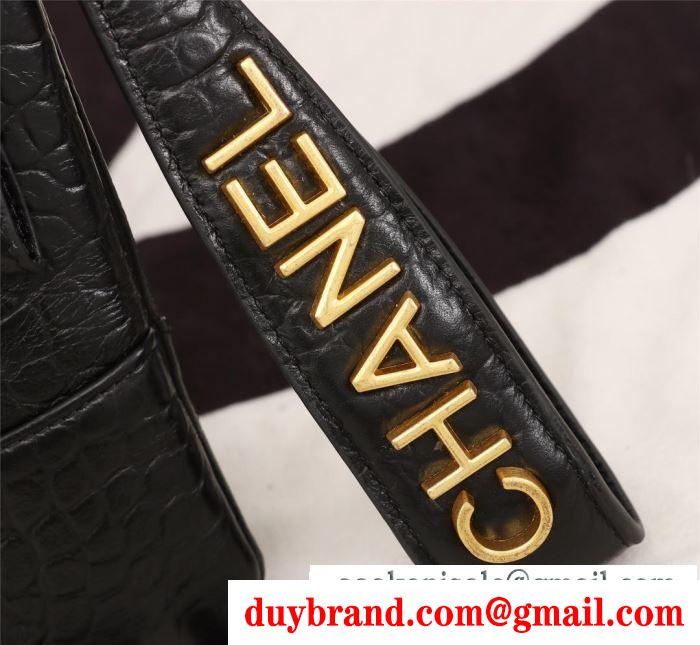 寒い季節の王道アイテム 2019秋冬におすすめ着こなし  chanel ポーチ 4色可選